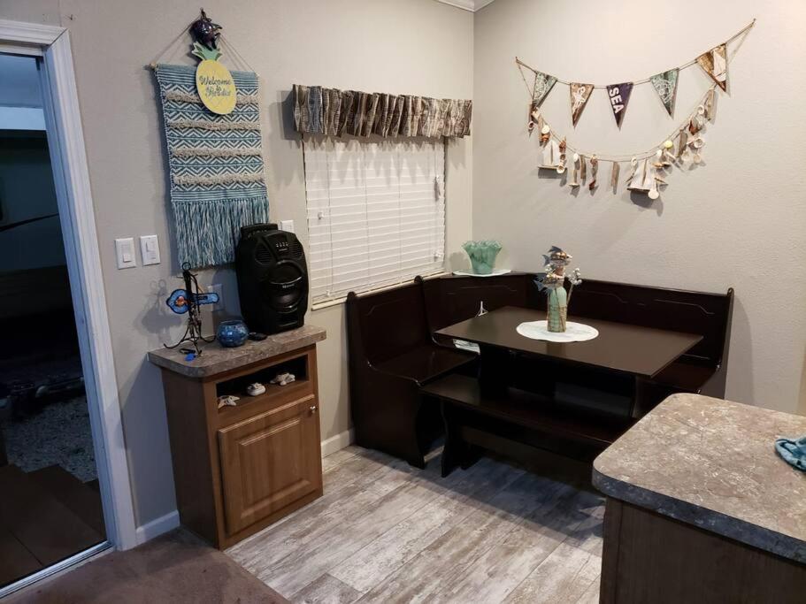 Little Slice Of Heaven Right In Apartment *